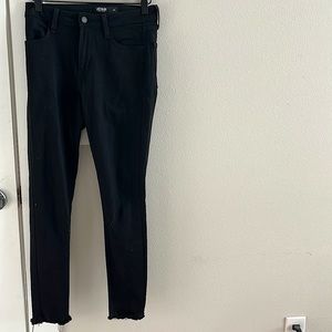Skinny black jeans, raw hem